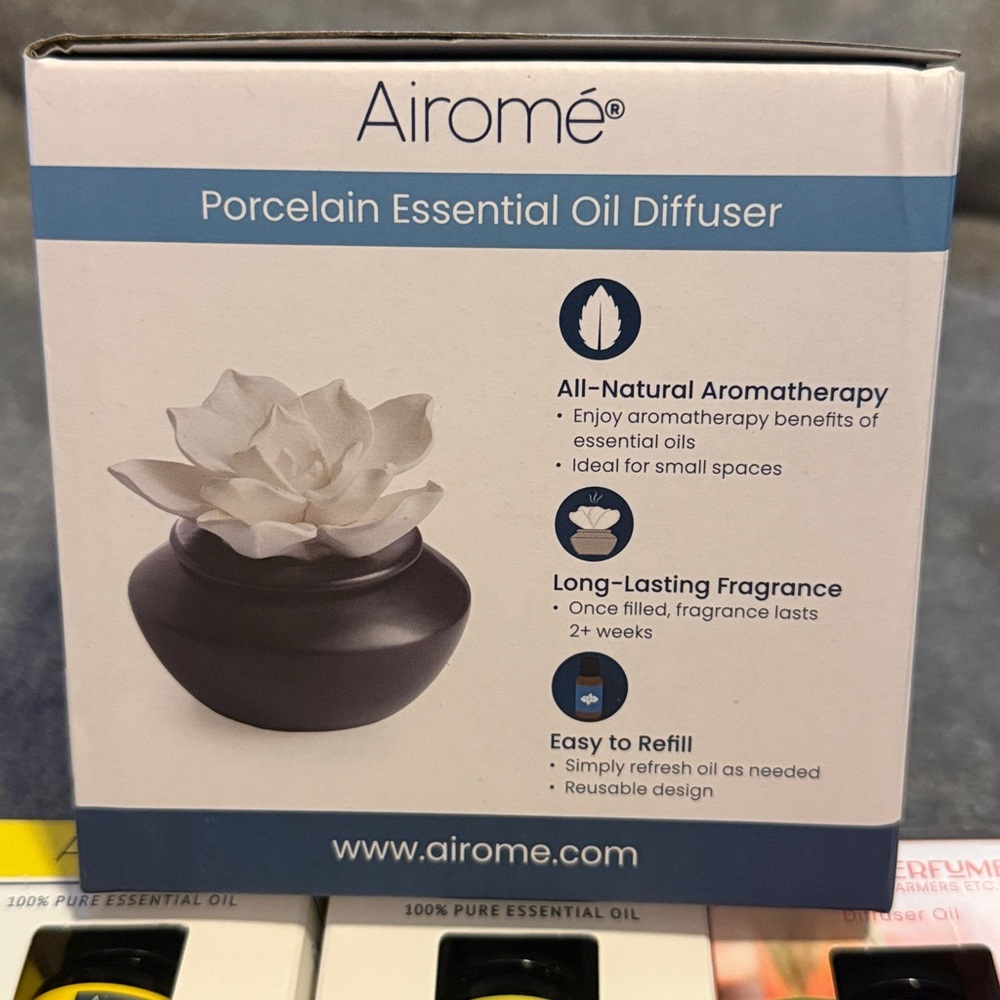Airome Gardenia Porcelain Essential Oil Diffuser with 7 Oils NWT - Picture 3 of 9